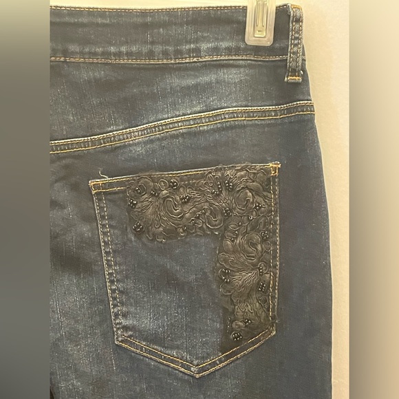 Chicos Size 1 Reg.Platinum Relaxed Ankle Dark Wash Beaded Lace Jeans, US Size 8 - Picture 7 of 11